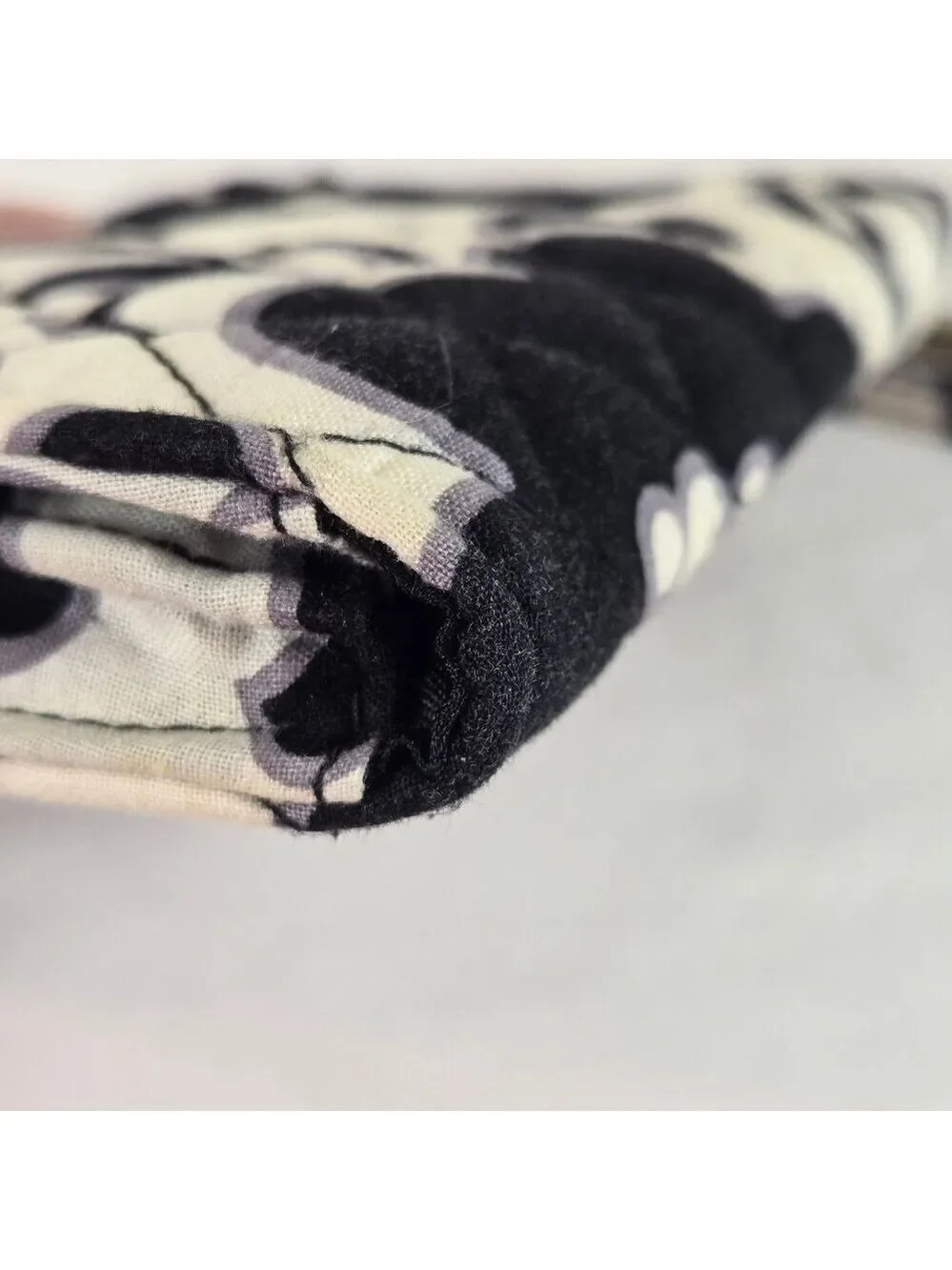 Vera Bradley Black White Gray Cotton Quilted Wallet Wristlet Turnlock Closure - Picture 6 of 11